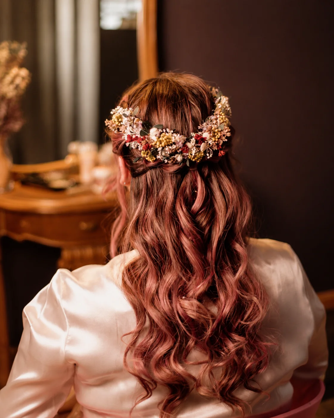 Peinado de novia con corona floral